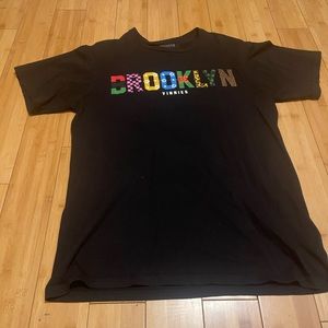 Large Black Brooklyn Vinnies Styles Tee. Previously loved. Good condition.